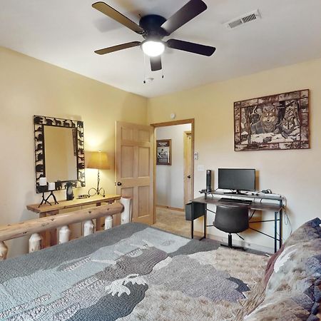 Blue Ridge Bear Bungalow Экстерьер фото