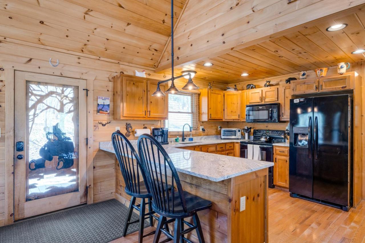 Blue Ridge Bear Bungalow Экстерьер фото