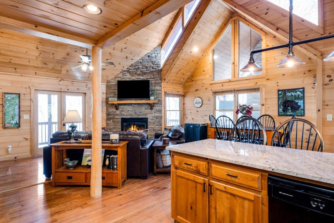 Blue Ridge Bear Bungalow Экстерьер фото